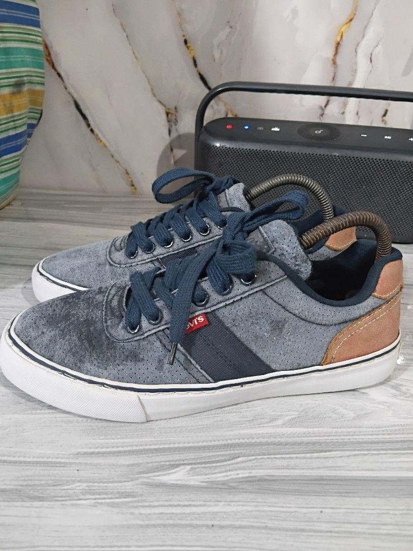 LEVIS SNEAKER SHOES SIZE 8MEN (Category: Sneakers) located in General Mariano Alvarez. Submitted by adonid (Listing ID 1470372149, Image 3). Description: LEVIS SNEAKER SHOES SIZE 8MEN ISSUE FADED LOC. GMA CAVITE PHP 500.