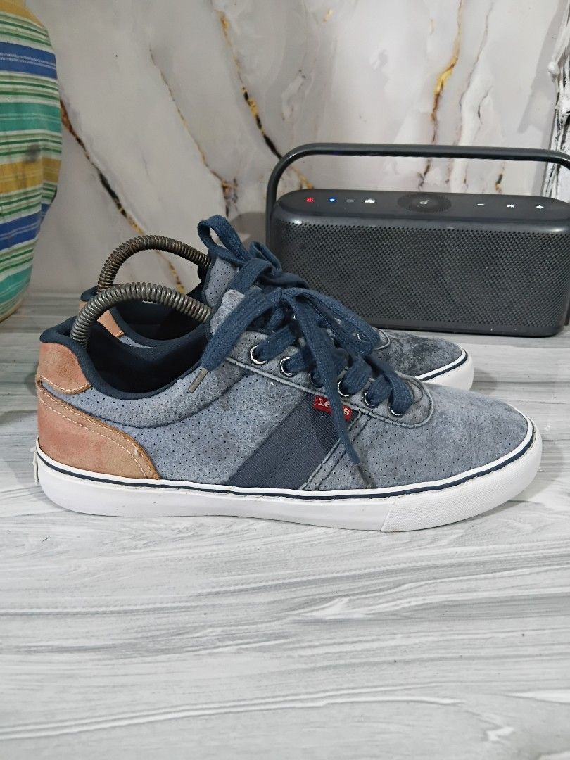 LEVIS SNEAKER SHOES SIZE 8MEN (Category: Sneakers) located in General Mariano Alvarez. Submitted by adonid (Listing ID 1470372149, Image 1). Description: LEVIS SNEAKER SHOES SIZE 8MEN ISSUE FADED LOC. GMA CAVITE PHP 500.