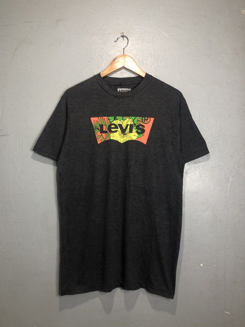 Levi's Tropical Graphic T-shirt (Category: Tshirts & Polo Shirts ) located in Bacong. Submitted by crommermann (Listing ID 1470504110, Image 1). Description: Levis Bnew 🏷️ + 90 shipping fee -Dimes Width 20.5 Length 30 -Condition 9.5/10 -Color Rate 9.5/10 Excellent Condition Color may vary due to lightning Very Presentable when Worn Need Wash Pm/Dm Visayas Dumaguete loc J&T Courier Express 🚛🚛🚛.
