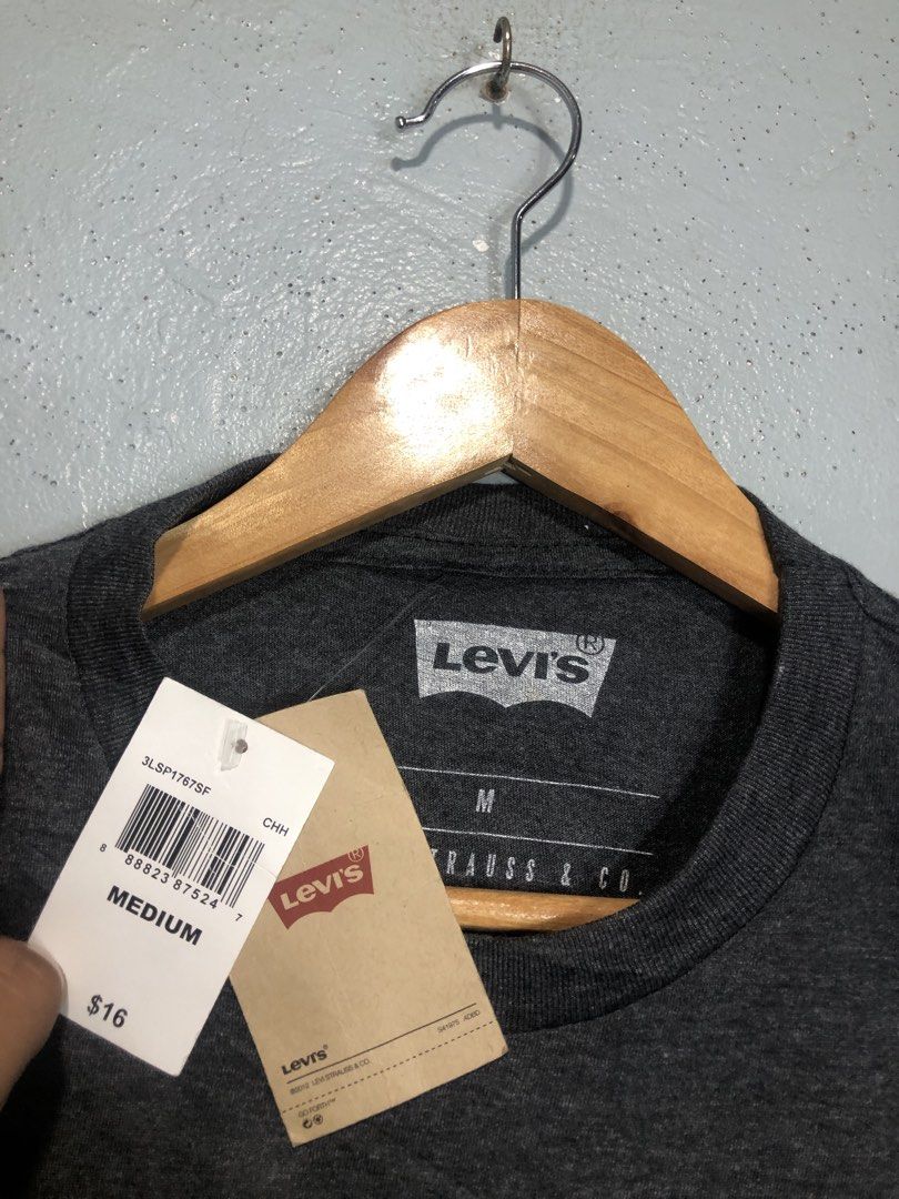 Levi's Tropical Graphic T-shirt (Category: Tshirts & Polo Shirts ) located in Bacong. Submitted by crommermann (Listing ID 1470504110, Image 3). Description: Levis Bnew 🏷️ + 90 shipping fee -Dimes Width 20.5 Length 30 -Condition 9.5/10 -Color Rate 9.5/10 Excellent Condition Color may vary due to lightning Very Presentable when Worn Need Wash Pm/Dm Visayas Dumaguete loc J&T Courier Express 🚛🚛🚛.
