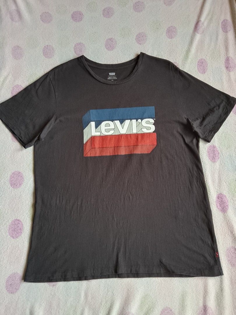 Levi's T-shirt (Category: Tshirts & Polo Shirts ) located in Mabalacat. Submitted by zero2mthrift (Listing ID 1470424908, Image 1). Description: 21 Width 28 Length Complete tags and details. Authentic No Flaws. Color rate 10/10 Excellent condition Location: Pampanga.