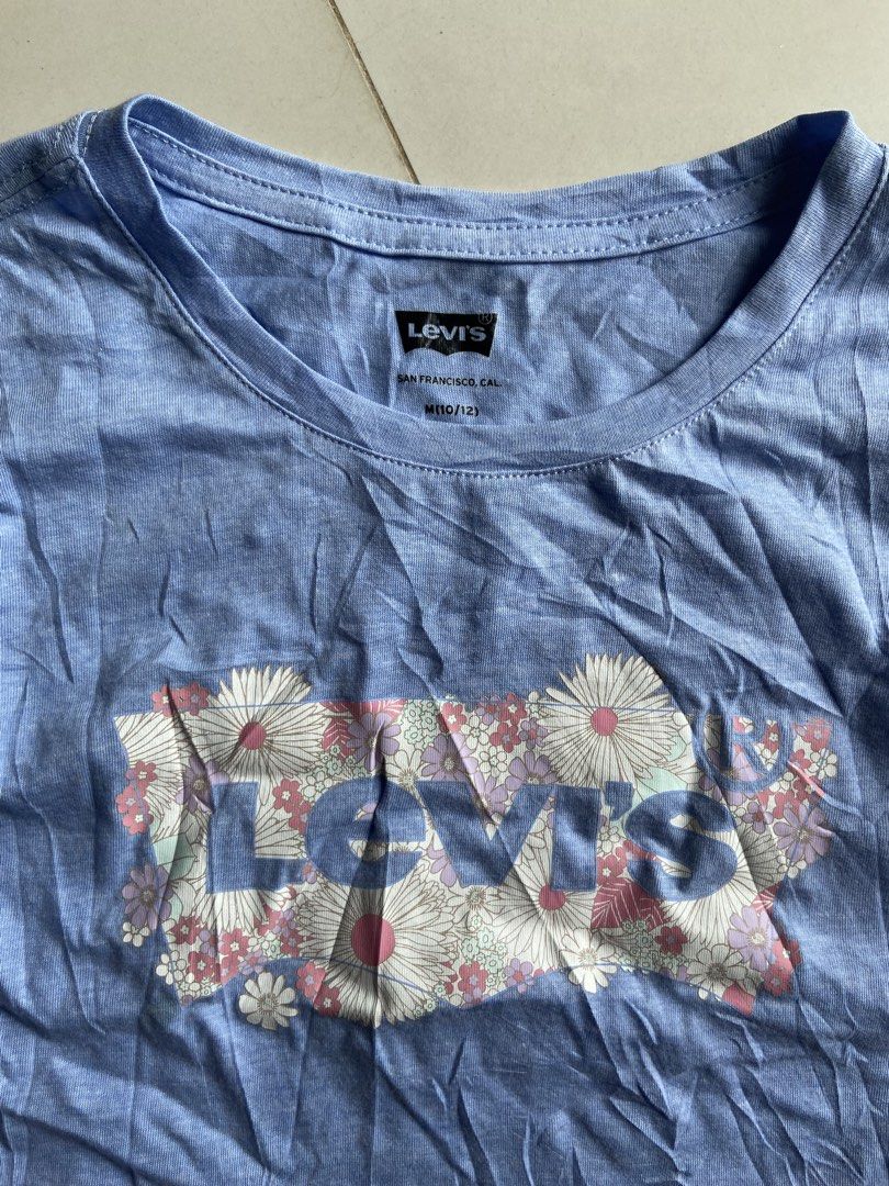 Levis Womens (Category: Shirts) located in Panabo. Submitted by thrifty.red (Listing ID 1470377430, Image 2). Description: width:14.5 length:21.5 Need wash only Excellent Condition .