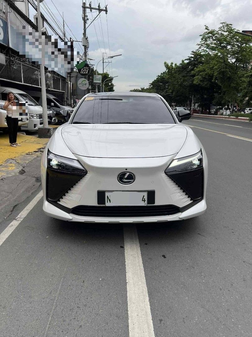 Lexus RZ 450e FULL ELECTRIC BEV Auto (Category: Used Cars) located in Manila. Submitted by colynsantos (Listing ID 1470353885, Image 1). Description: 📍📍𝙁𝙊𝙍 𝙎𝘼𝙇𝙀 📍📍 𝟐𝟎𝟐𝟒 𝐋𝐄𝐗𝐔𝐒 𝐑𝐙 𝟒𝟓𝟎𝐞 𝐅𝐮𝐥𝐥 𝐄𝐥𝐞𝐜𝐭𝐫𝐢𝐜 (𝐁𝐄𝐕) 𝙒𝙀 𝘼𝘾𝘾𝙀𝙋𝙏 𝙏𝙍𝘼𝘿𝙀 𝙄𝙉 𝘼𝙉𝘿 𝙁𝙄𝙉𝘼𝙉𝘾𝙄𝙉𝙂‼️ 𝗖𝗮𝗹𝗹 𝗼𝗿 𝗺𝗲𝘀𝘀𝗮𝗴𝗲 𝘂𝘀 𝗳𝗼𝗿 𝗺𝗼𝗿𝗲 𝗱𝗲𝘁𝗮𝗶𝗹𝘀‼️ ☎️📞: 0️⃣9️⃣2️⃣7️⃣4️⃣9️⃣7️⃣7️⃣8️⃣9️⃣7️⃣ ✅First Owner ✅Mileage-16tkm‼️ ✅Comple