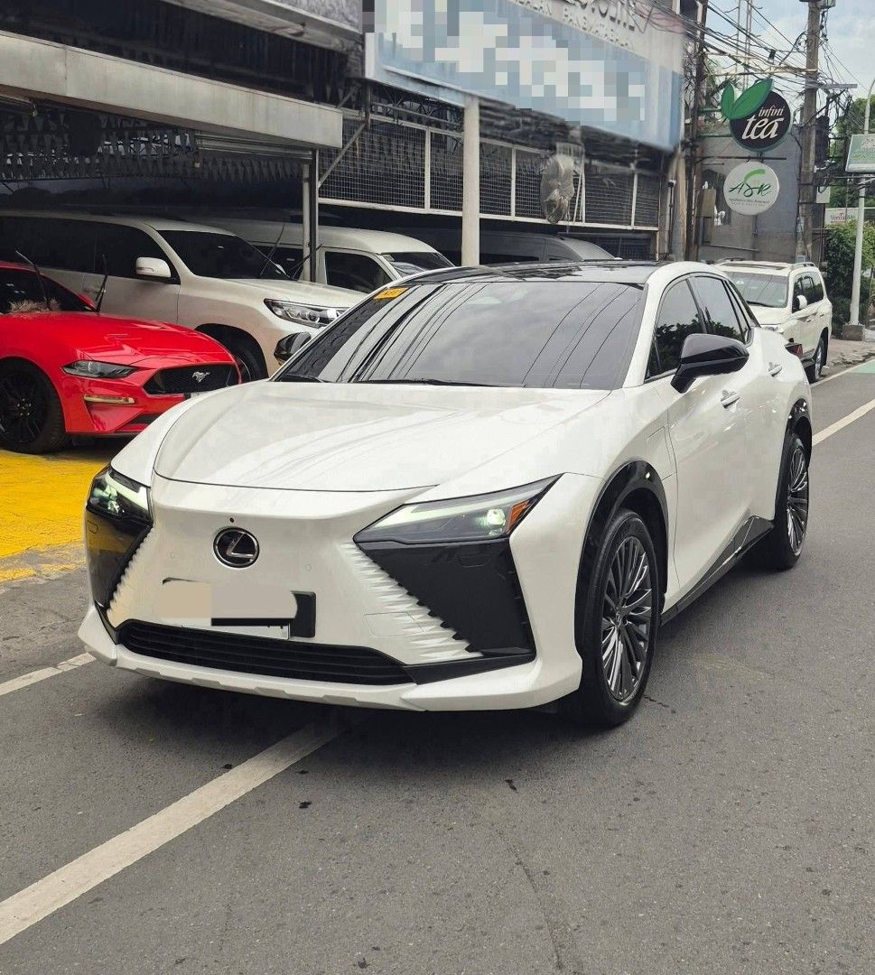 Lexus RZ 450e FULL ELECTRIC BEV Auto (Category: Used Cars) located in Manila. Submitted by colynsantos (Listing ID 1470353885, Image 2). Description: 📍📍𝙁𝙊𝙍 𝙎𝘼𝙇𝙀 📍📍 𝟐𝟎𝟐𝟒 𝐋𝐄𝐗𝐔𝐒 𝐑𝐙 𝟒𝟓𝟎𝐞 𝐅𝐮𝐥𝐥 𝐄𝐥𝐞𝐜𝐭𝐫𝐢𝐜 (𝐁𝐄𝐕) 𝙒𝙀 𝘼𝘾𝘾𝙀𝙋𝙏 𝙏𝙍𝘼𝘿𝙀 𝙄𝙉 𝘼𝙉𝘿 𝙁𝙄𝙉𝘼𝙉𝘾𝙄𝙉𝙂‼️ 𝗖𝗮𝗹𝗹 𝗼𝗿 𝗺𝗲𝘀𝘀𝗮𝗴𝗲 𝘂𝘀 𝗳𝗼𝗿 𝗺𝗼𝗿𝗲 𝗱𝗲𝘁𝗮𝗶𝗹𝘀‼️ ☎️📞: 0️⃣9️⃣2️⃣7️⃣4️⃣9️⃣7️⃣7️⃣8️⃣9️⃣7️⃣ ✅First Owner ✅Mileage-16tkm‼️ ✅Comple