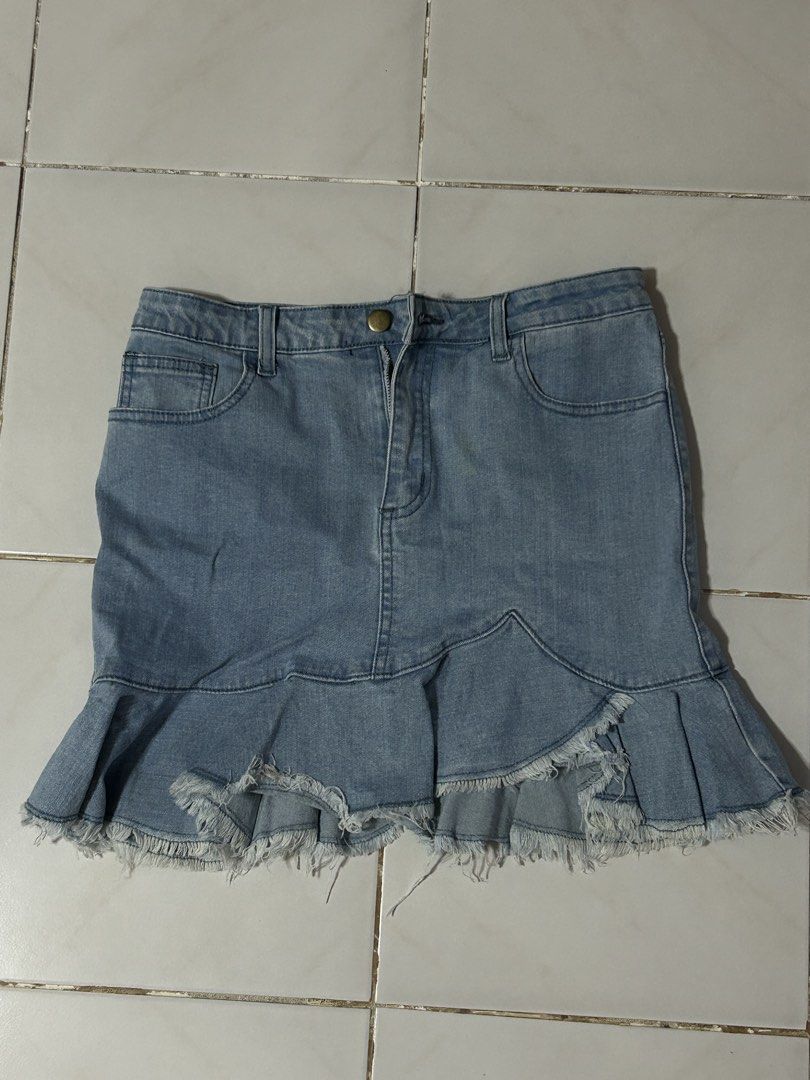 Light Wash Denim Ruffle Skirt (Category: Skirts) located in Manila. Submitted by viyyu (Listing ID 1470413407, Image 1). Description: •Mini skirt with fun ruffled hem and raw frayed edges •Mid-rise with standard sizing •Front zip fly, button closure, and belt loops •Functional pockets on both front and back.