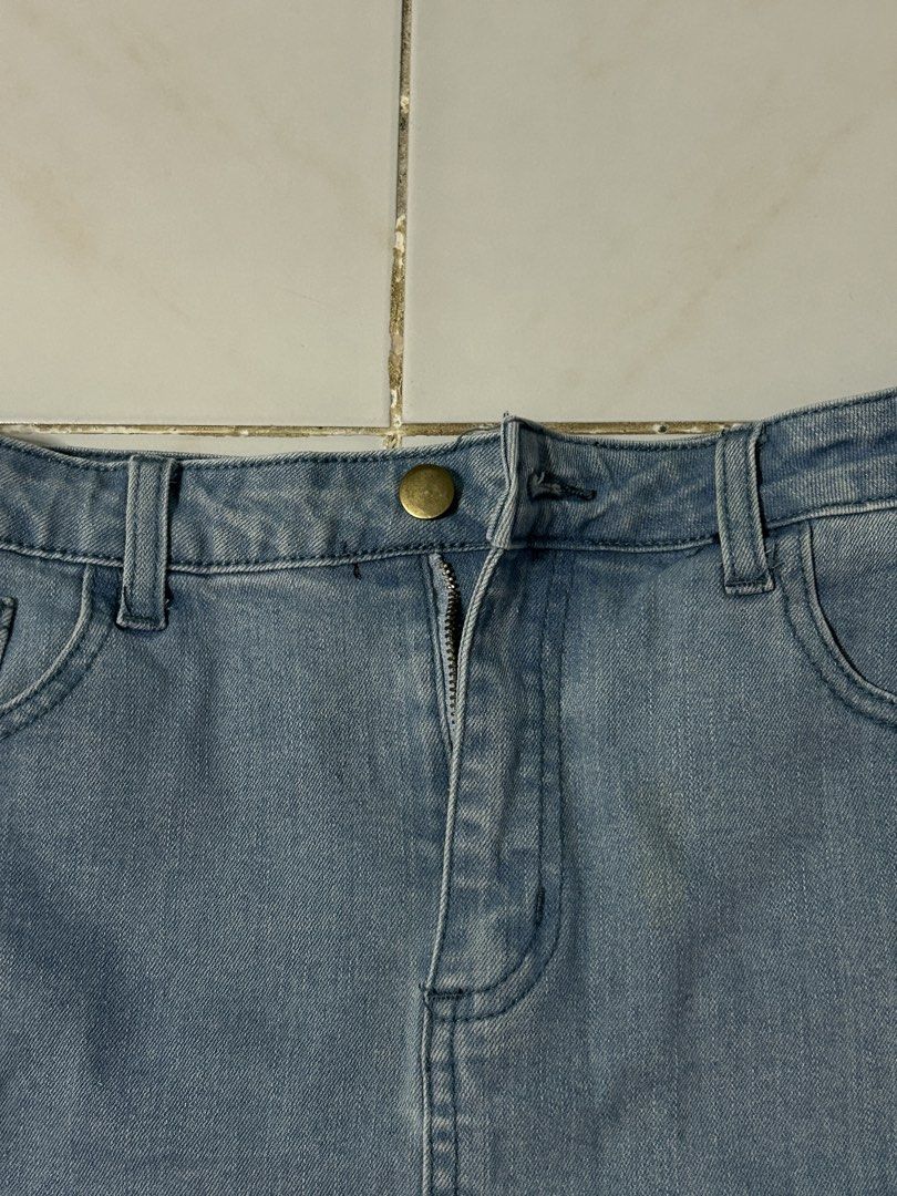 Light Wash Denim Ruffle Skirt (Category: Skirts) located in Manila. Submitted by viyyu (Listing ID 1470413407, Image 3). Description: •Mini skirt with fun ruffled hem and raw frayed edges •Mid-rise with standard sizing •Front zip fly, button closure, and belt loops •Functional pockets on both front and back.