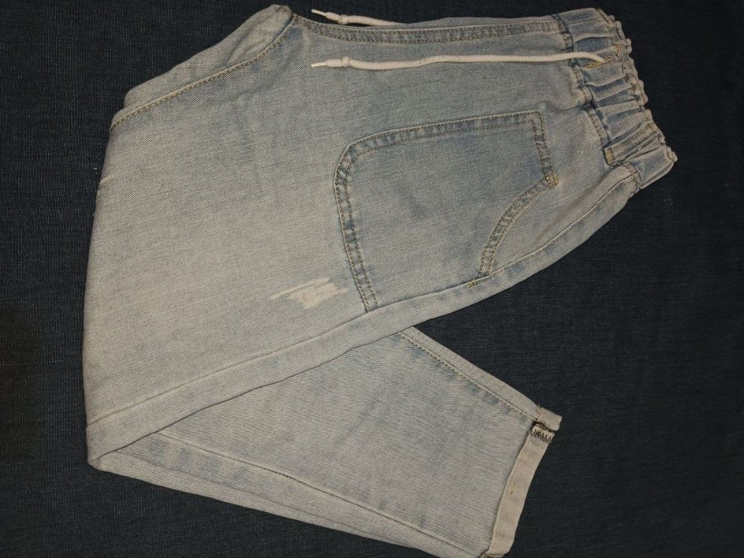 Light-wash denim jogger pants (Category: Other Bottoms) located in Manila. Submitted by superdex29 (Listing ID 1470449243, Image 3). Description: SIZE: 26 ‎LENGTH: 36 ‎USED BUT NOT ABUSE ‎RFS : NEED FUNDS ISSUE:SMALL STAIN WASHABLE ‎.