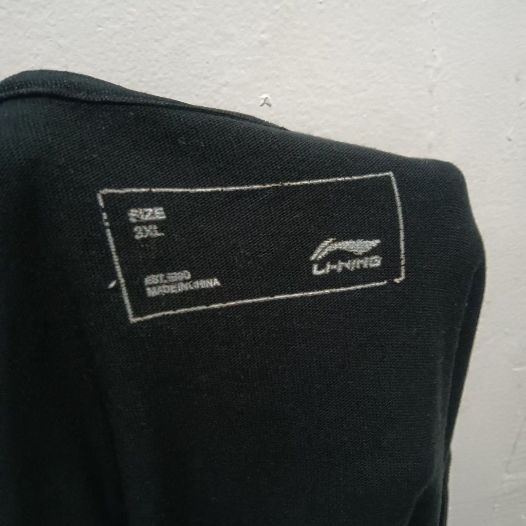 LINING Minimalist Graphic Shirt (Category: Tshirts & Polo Shirts ) located in Caloocan City. Submitted by jaychingsss (Listing ID 1470446071, Image 3). Description: Lining Black Shirt - 50 24x30 Heavy Cotton Color Rate: 9/10 NEED WASH.