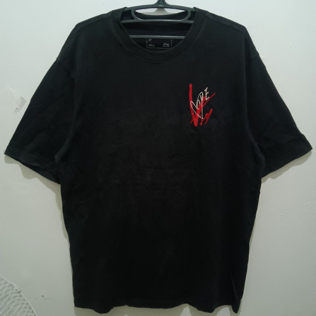 LINING Minimalist Graphic Shirt (Category: Tshirts & Polo Shirts ) located in Caloocan City. Submitted by jaychingsss (Listing ID 1470446071, Image 1). Description: Lining Black Shirt - 50 24x30 Heavy Cotton Color Rate: 9/10 NEED WASH.