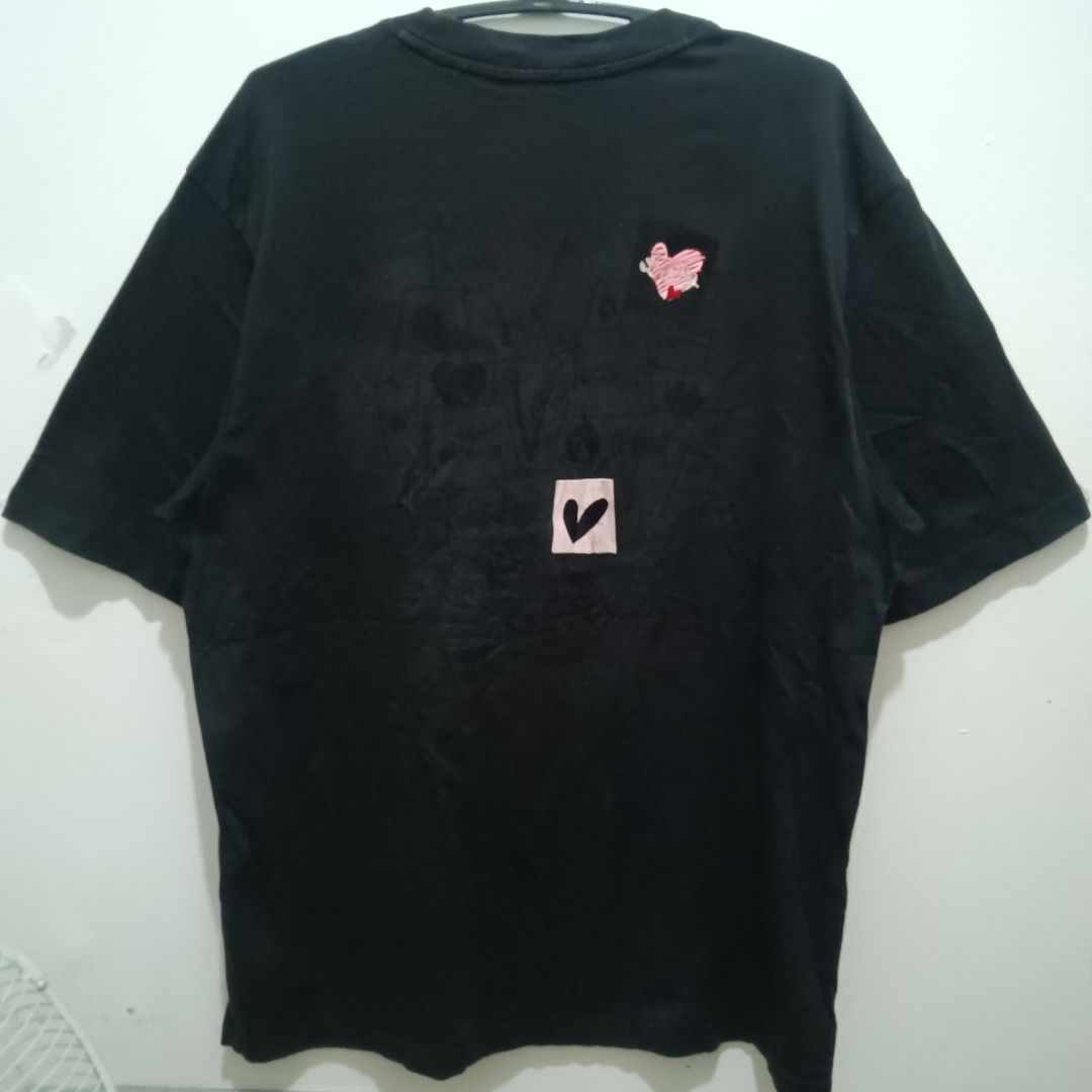 LINING Minimalist Graphic Shirt (Category: Tshirts & Polo Shirts ) located in Caloocan City. Submitted by jaychingsss (Listing ID 1470446071, Image 2). Description: Lining Black Shirt - 50 24x30 Heavy Cotton Color Rate: 9/10 NEED WASH.