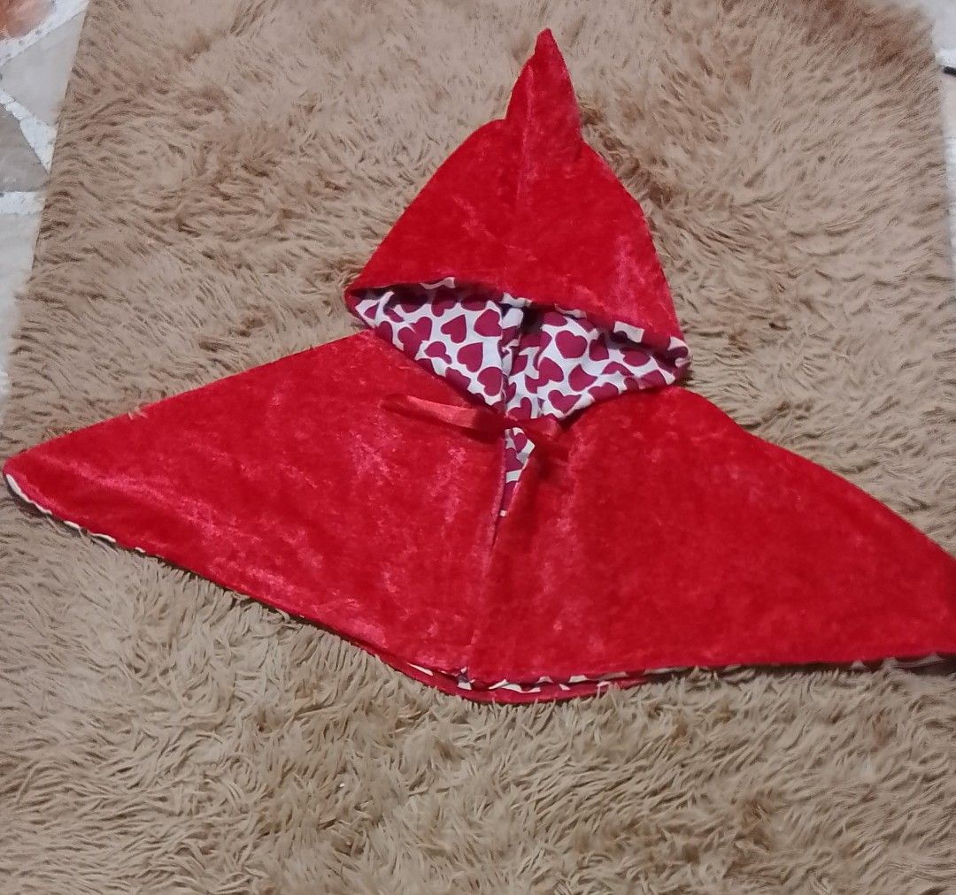 Little Red Riding Hood Cape (Category: Babies & Kids Fashion) located in Marikina City. Submitted by alexfortu88925 (Listing ID 1470481943, Image 1). Description: Little Red Riding Hood Cape.