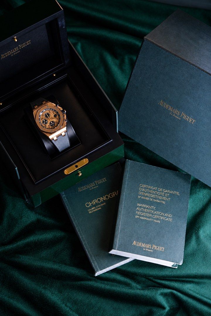 LNIB Audemars Piguet Royal Oak Offshore Honey Bee Yellow Gold Dial 26470OR.OO.A002CR.01 Gold Dial HUAT WATCH not 44mm ROO 26401 (Category: Watches) located in Singapore. Submitted by sg-watch-hub (Listing ID 1470477110, Image 1). Description: Key Details: Case Diameter: 42mm Material: Rose Gold Dated: 2015 Original Box: Yes Original Cert/Papers: Yes Warranty: 1 Year Warranty by ALIENTIME Singapore Remarks: Discontinued Model, Local AD, with custo