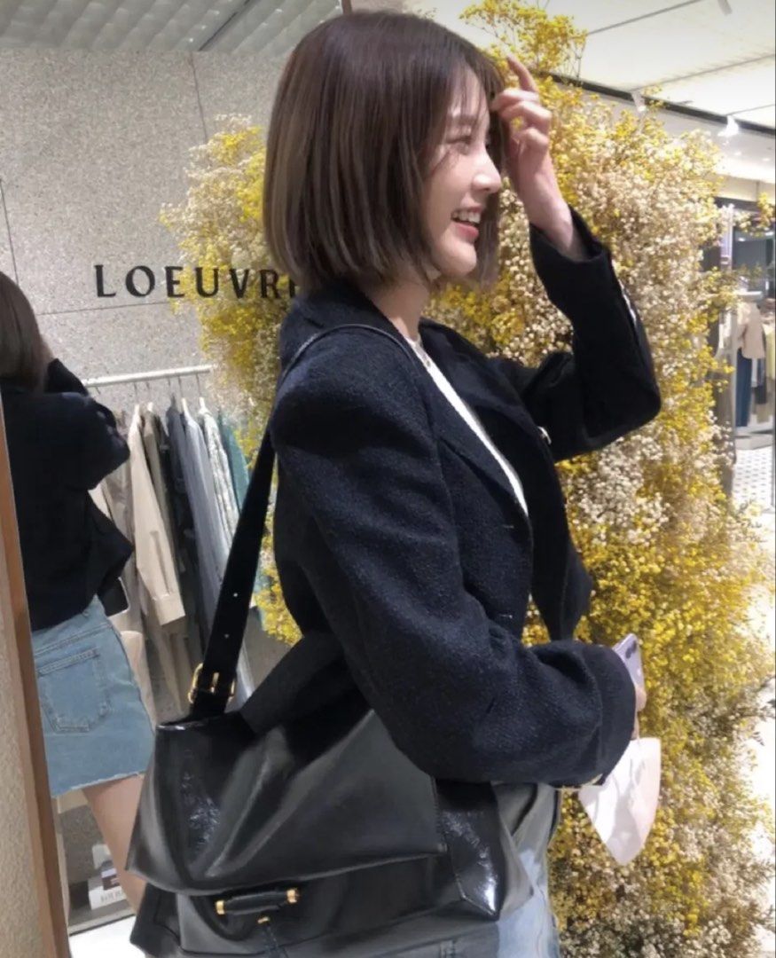 Loeuvre (Category: Shoulder Bags) located in Cagayan de Oro. Submitted by rjstz (Listing ID 1470424022, Image 3). Description: Loeuvre Sac de Jardin black retails 9k in very good condition smooth leather .