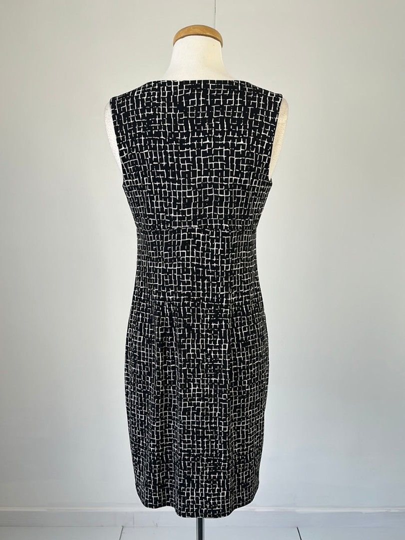 LOFT Black White Pattern V-Neck Sleeveless Dress (Category: Dresses) located in Paranaque City. Submitted by calm_youngstore7 (Listing ID 1470444297, Image 2). Description: LOFT sleeveless dress, black and white abstract grid pattern all over. V-neckline with a draped, gathered front. Straight fit through the skirt. Length measures thirty-two inches, pit to pit is sixteen inches. Brand tag attached at the back neckline..