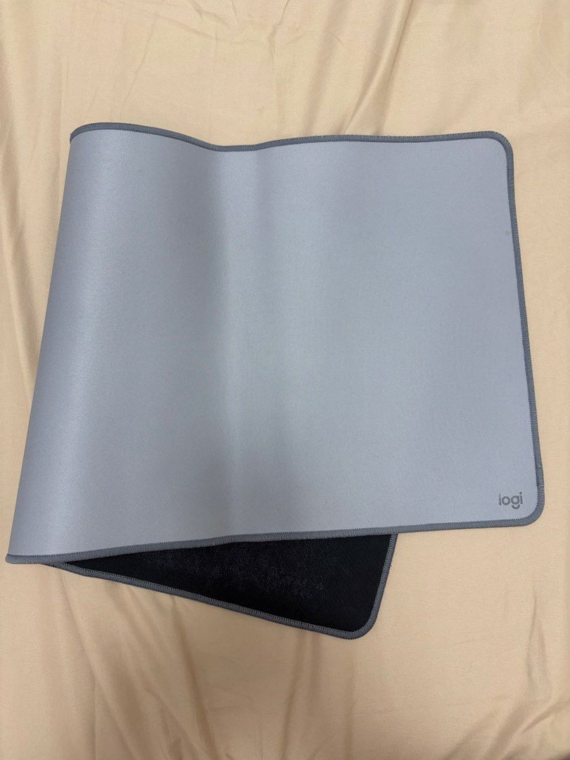 Logitech Desk Mat Studio Series (Category: Mouse & Mousepads) located in Paranaque City. Submitted by b.lyka (Listing ID 1470449865, Image 1). Description: In good condition Washed Color: Mid Gray DIMENSIONS Desk Mat • Height: 300 mm • Width: 700 mm • Thickness: 2 mm • Weight: 286 g TECHNICAL SPECIFICATIONS Materials • 100% RECYCLED POLYESTER • Surface & Inner Layer 516% of total weight • ANTI-SLIP BASE • 72% Natural rubber 6Products containing n