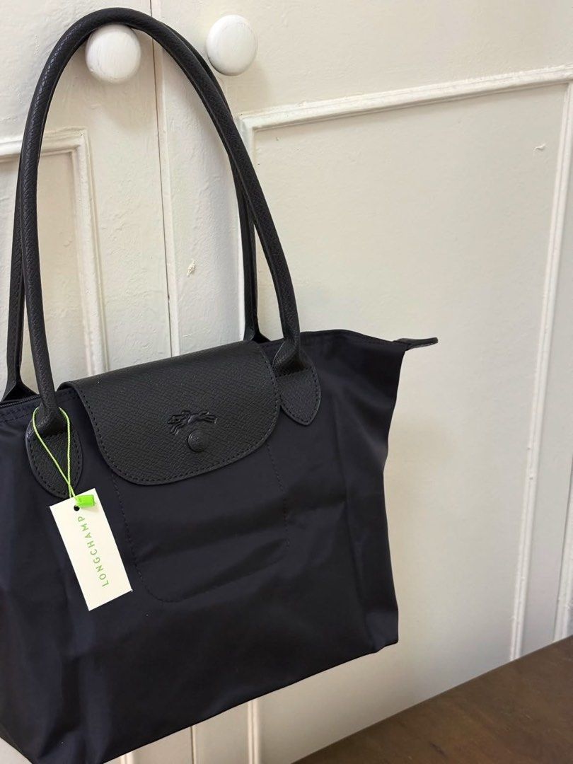 Long Champ Black Tote Bag (Category: Tote Bags) located in Manila. Submitted by iiconic.coo (Listing ID 1470441605, Image 1). Description: .