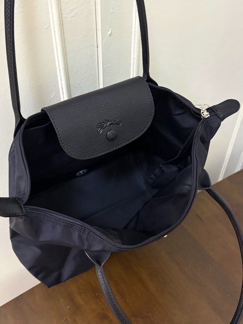 Long Champ Black Tote Bag (Category: Tote Bags) located in Manila. Submitted by iiconic.coo (Listing ID 1470441605, Image 2). Description: .