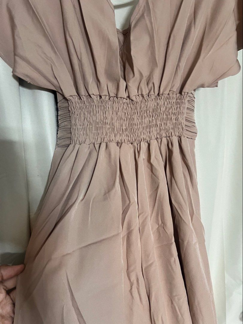 long maxi beige dress/gown (Category: Evening dresses & gowns) located in Muntinlupa City. Submitted by remshop (Listing ID 1470490755, Image 2). Description: V Neck Short Sleeves Dress/Skirt Style: Fit & Flare/Skater Embroidered lace with lining FITS MEDIUM TO Large FRAME brand new rfs: last minute changed outfit.