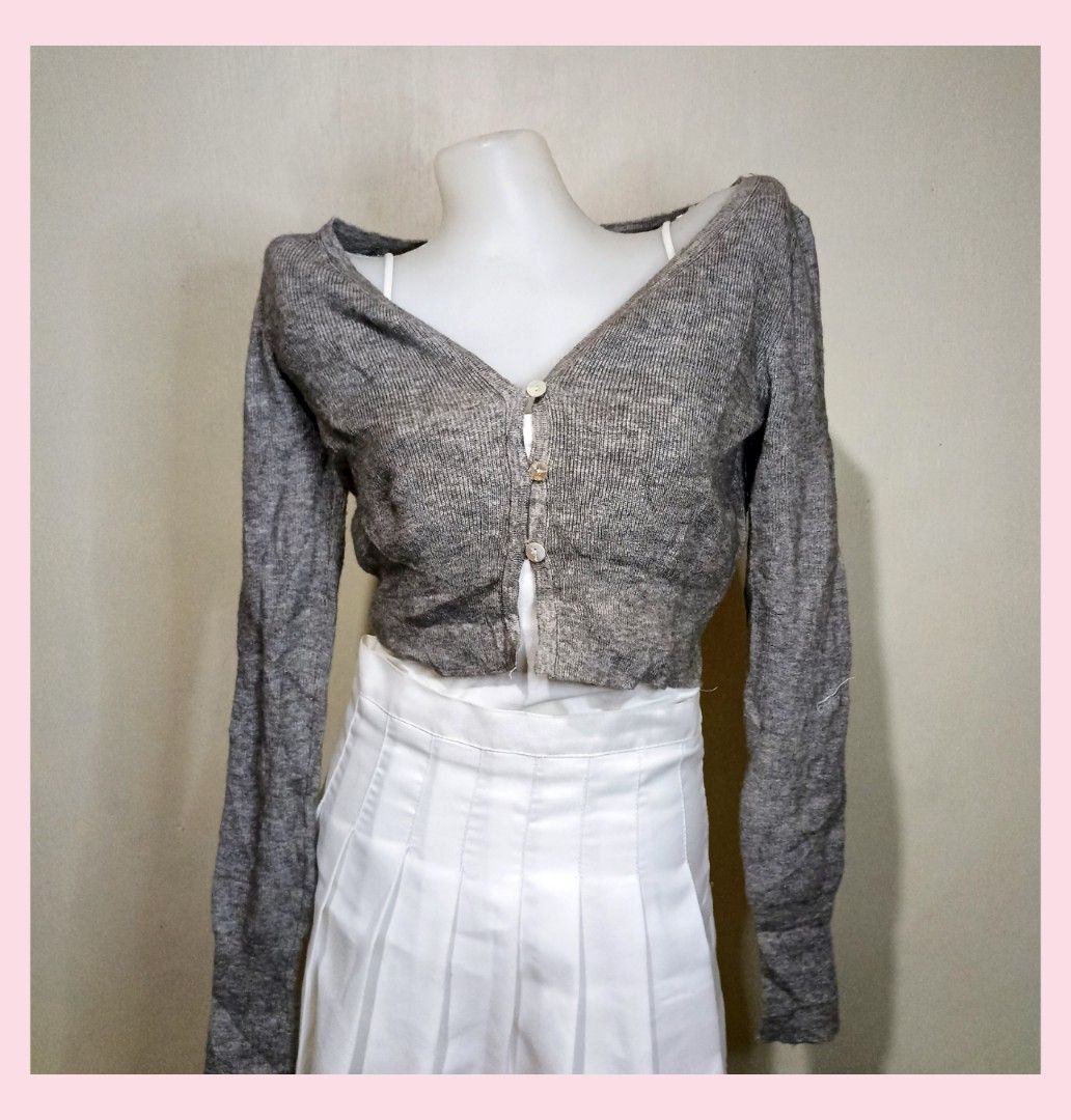 Long sleeve Blouses for Sale (Category: Longsleeves) located in Manila. Submitted by goldenmountain.e4137d (Listing ID 1470492226, Image 3). Description: Please message me if you're interested in anything, I'll give you the details of the long sleeve that you want..