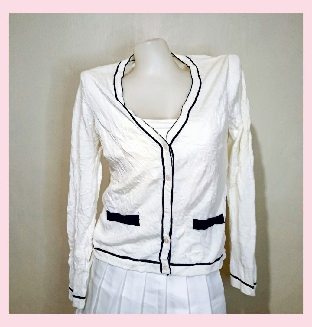 Long sleeve Blouses for Sale (Category: Longsleeves) located in Manila. Submitted by goldenmountain.e4137d (Listing ID 1470492226, Image 1). Description: Please message me if you're interested in anything, I'll give you the details of the long sleeve that you want..