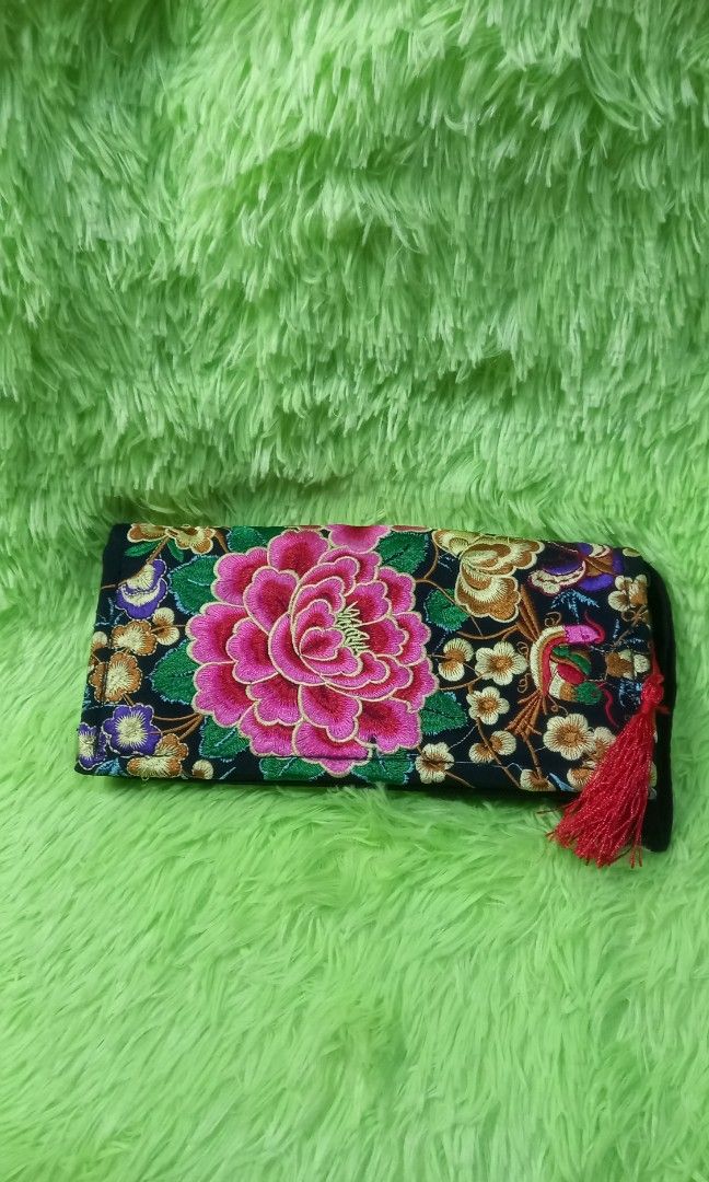 Long wallet floral (Category: Shoulder Bags) located in Manila. Submitted by twinklelyn03 (Listing ID 1470407699, Image 3). Description: see photos for details pm sa sure buyer only maraming salamat po!.