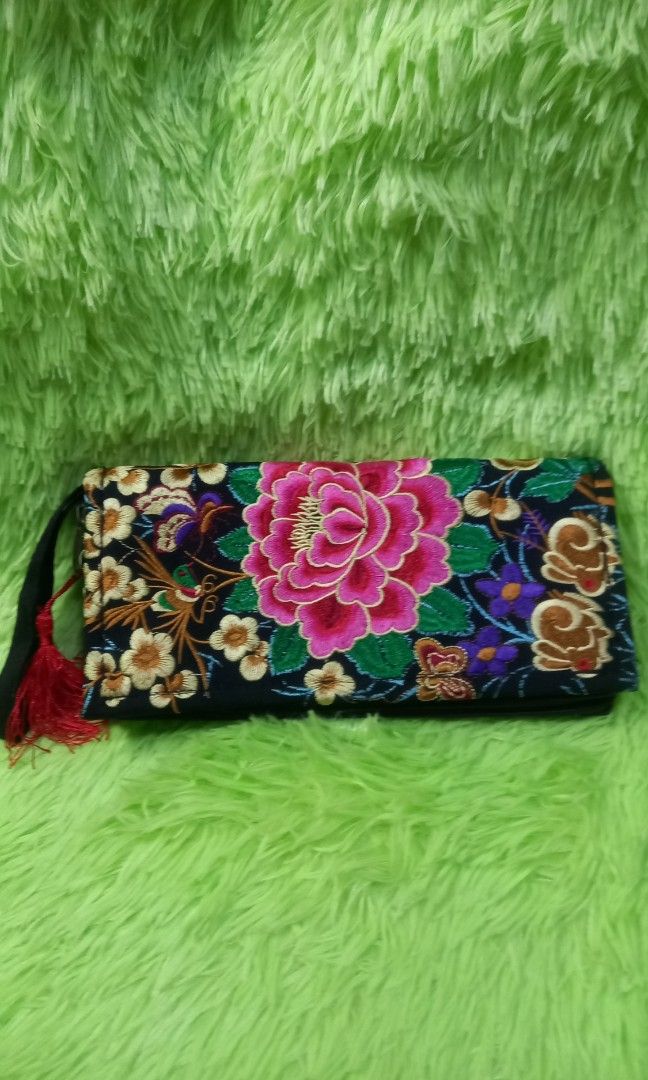Long wallet floral (Category: Shoulder Bags) located in Manila. Submitted by twinklelyn03 (Listing ID 1470407699, Image 2). Description: see photos for details pm sa sure buyer only maraming salamat po!.