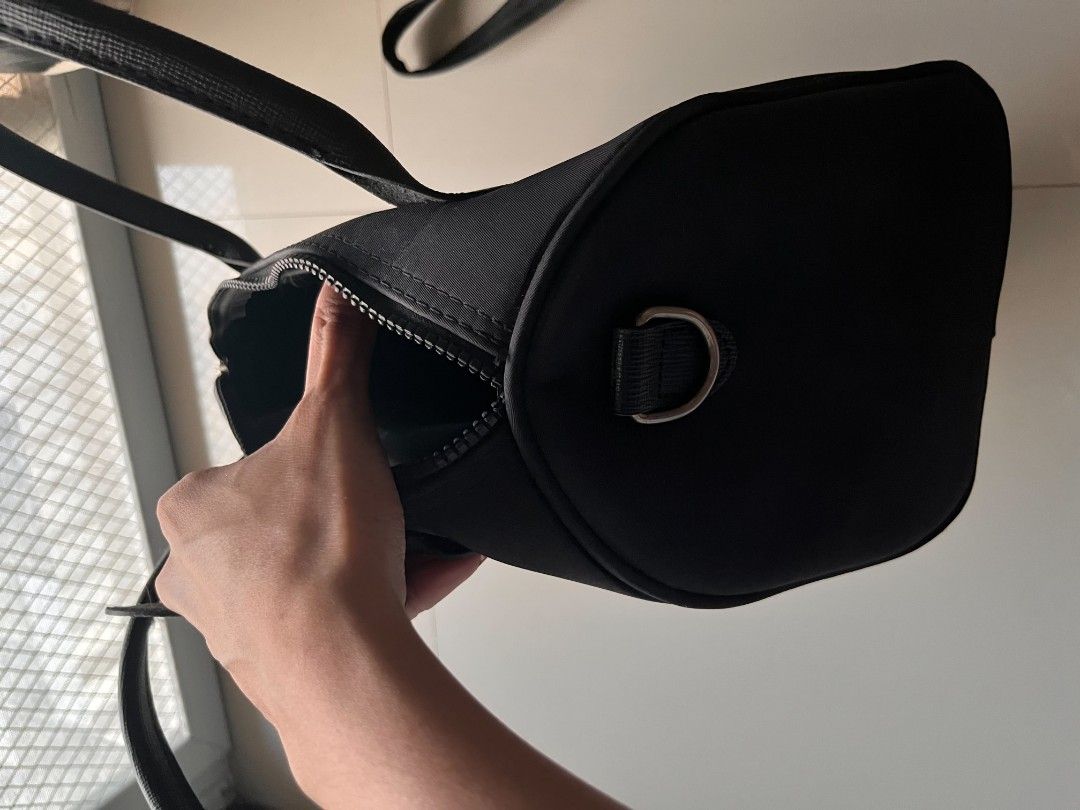 Longchamp Black Nylon Top Handle Bag with Shoulder Strap (Category: Luxury Bags & Wallets) located in Macabebe. Submitted by cheeseoreo (Listing ID 1470442575, Image 2). Description: good condi, no peeling 📍Pampanga 🛻 J&T.