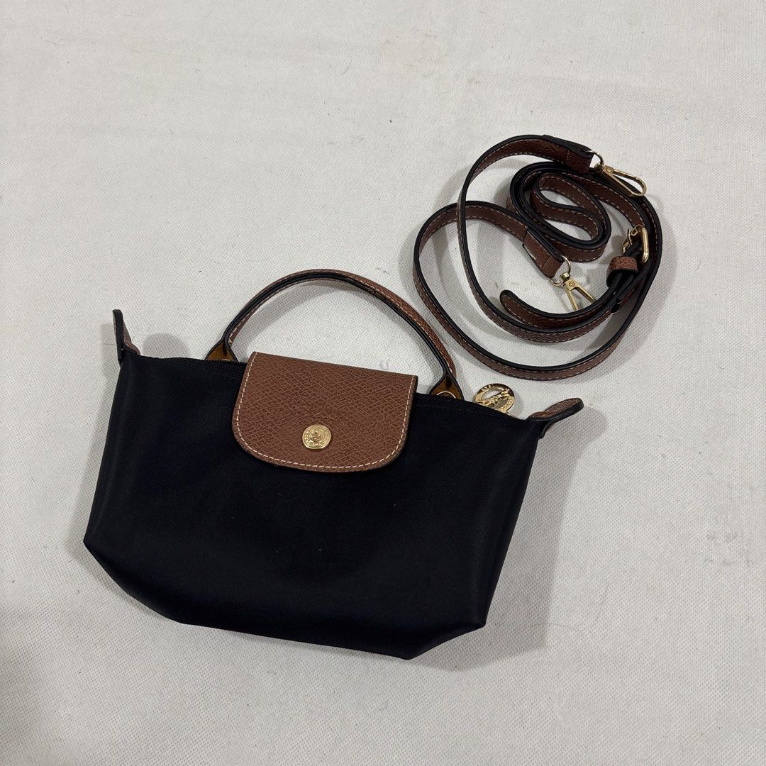 Longchamp Pouch Sling Shoulder Bag w Handle (Category: Sling Bags) located in Cavite. Submitted by itsayaaa (Listing ID 1470542252, Image 3). Description: No issue Excellent Condition .