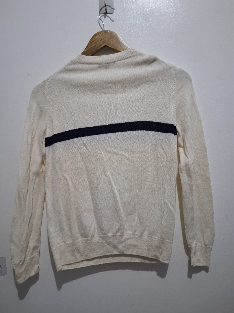 Loro piana cashmere (Category: Longsleeves) located in Tarlac. Submitted by christopher.24 (Listing ID 1470403291, Image 2). Description: youth size fits womens med issue 2 minor dot stain washable.