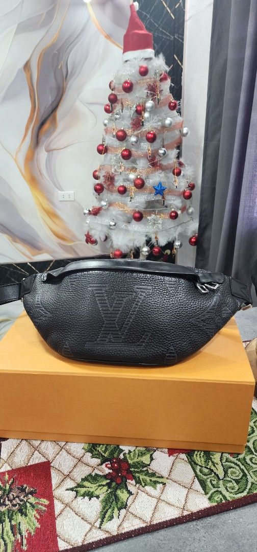 Louis Vuitton Black Leather Bum Bag (Category: Luxury Bags & Wallets) located in San Ildefonso. Submitted by chelsea_manalang42 (Listing ID 1470377068, Image 1). Description: - Authentic Louis Vuitton bum bag in black grained leather with embossed monogram - Features a secure top zipper closure and a roomy interior compartment - Adjustable black strap equipped with sleek silver-tone hardware - Ultimate hands-free design ideal for travel and daily