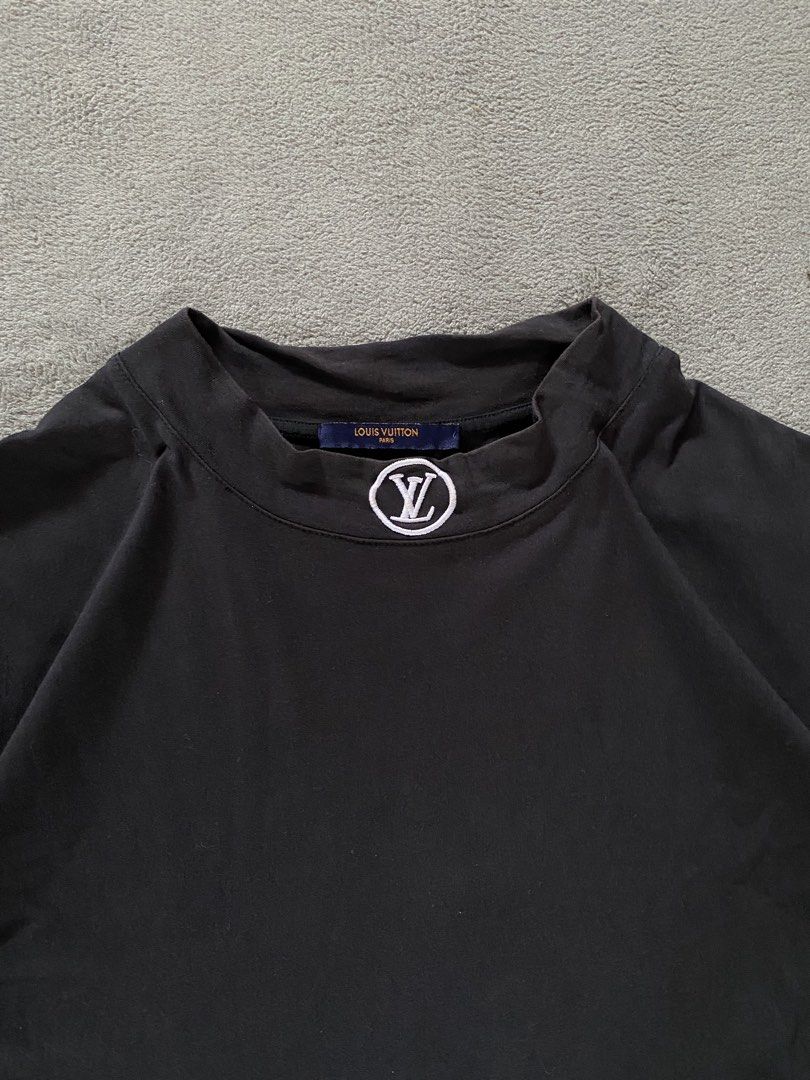 Louis Vuitton closeneck Shirt (Category: Tshirts & Polo Shirts ) located in Ozamiz City. Submitted by thriftnikael (Listing ID 1470512804, Image 3). Description: width: 21.5 length: 27.5 size: xl on tag best fit large Color rate: 9/10 Condition: 9/10 Issue: n/a .