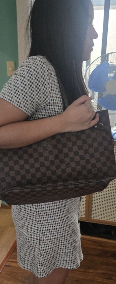 Louis Vuitton Damier Ebene Tote Handbag (Category: Luxury Bags & Wallets) located in Quezon City. Submitted by PreLovedByMrsAL (Listing ID 1470378835, Image 2). Description: - Louis Vuitton tote bag in iconic Damier Ebene canvas - Classic brown checkered pattern with durable dark brown leather handles - Elegant gold-tone hardware accents self authenticate.