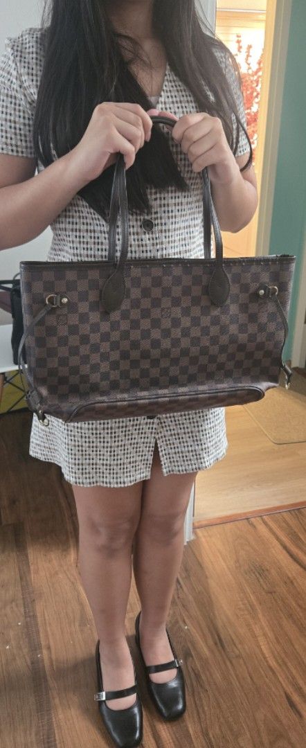 Louis Vuitton Damier Ebene Tote Handbag (Category: Luxury Bags & Wallets) located in Quezon City. Submitted by PreLovedByMrsAL (Listing ID 1470378835, Image 1). Description: - Louis Vuitton tote bag in iconic Damier Ebene canvas - Classic brown checkered pattern with durable dark brown leather handles - Elegant gold-tone hardware accents self authenticate.