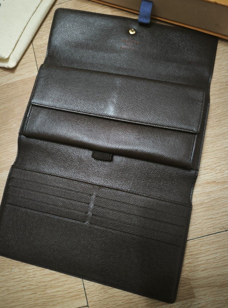 Louis Vuitton Damier Ebene wallet (Category: Wallets & Card holders) located in Manila. Submitted by wearforce (Listing ID 1470502532, Image 2). Description: LV (Louis Vuitton) Damier Ebene long trifold wallet (authentic) with multiple card slots and bill compartment snap button closure coded with original box and dust bag no crack, no bakbak fresh in and out 21,500 + SF (open for lalamove or meet up) rfs: Di nagagamit guaranteed authentic money 