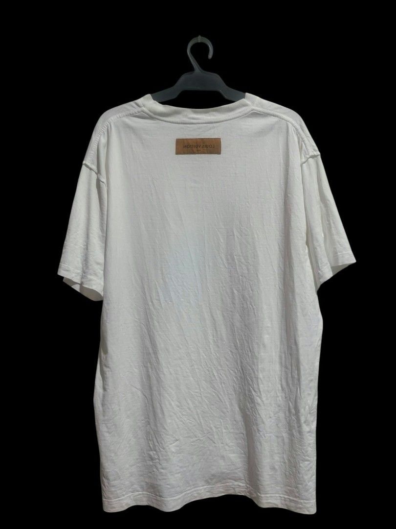 Louis vuitton embossed logo tee (Category: Luxury Apparel) located in Daet. Submitted by thriftnidiegz (Listing ID 1470500601, Image 2). Description: excellent ondition no stain large on tag L-29 W-22.5.