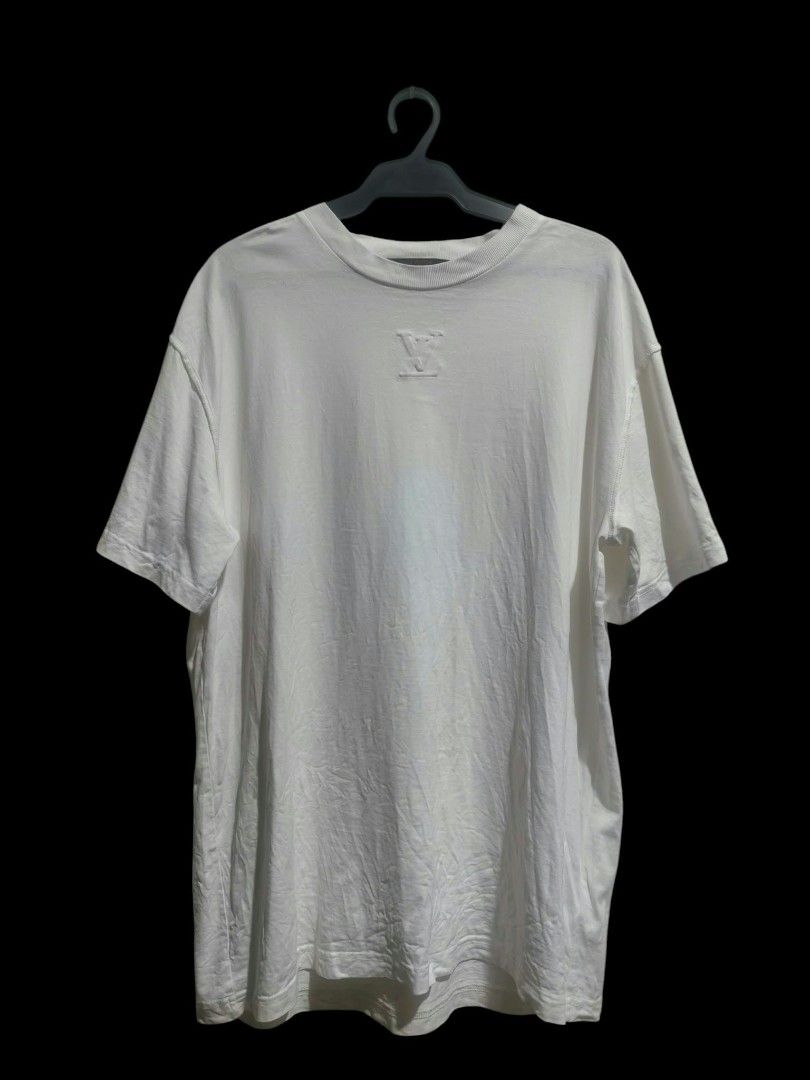 Louis vuitton embossed logo tee (Category: Luxury Apparel) located in Vinzons. Submitted by kspabico07187 (Listing ID 1470503448, Image 1). Description: Excellent condition No stain Large on tag L-29 W-22.5.