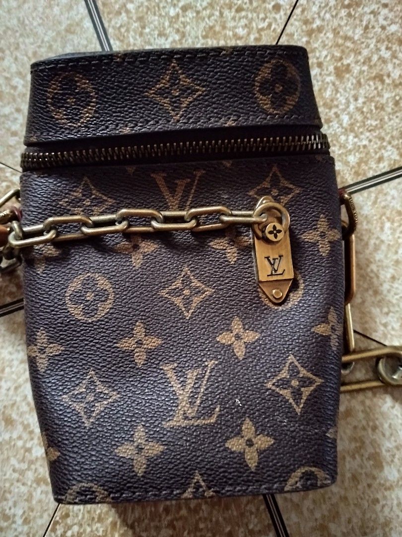 Louis Vuitton Monogram Canvas Phone Box Bag (Category: Sling Bags) located in Tandag. Submitted by jmb24 (Listing ID 1470371701, Image 3). Description: .