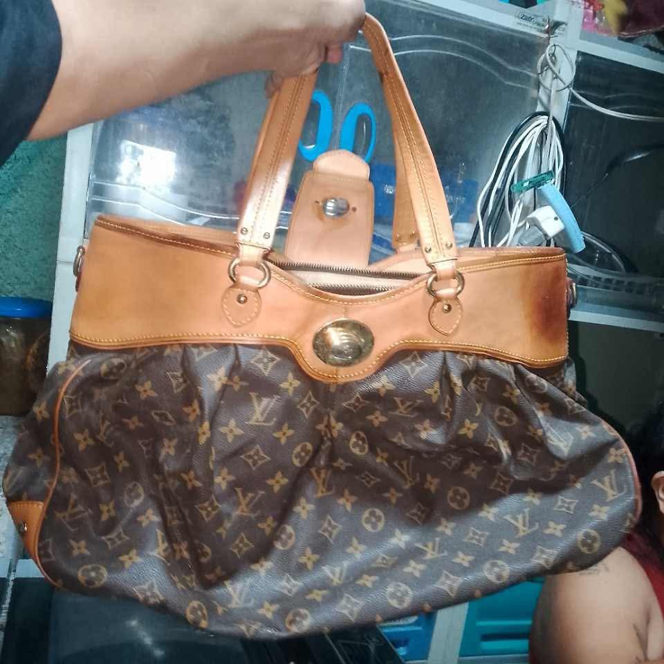 Louis Vuitton Monogram Canvas Handbag (Category: Luxury Bags & Wallets) located in Cainta. Submitted by riszizlux (Listing ID 1470434774, Image 1). Description: - Authentic Louis Vuitton Monogram canvas handbag - Chic gathered pleat body styling with tan leather trim - Elegant gold-tone hardware throughout - Secure top zipper closure - Spacious light fabric-lined interior with multiple slip pockets - Features official LV interior leather heat sta