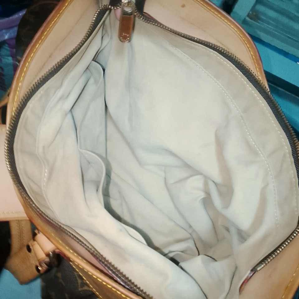 Louis Vuitton Monogram Canvas Handbag (Category: Luxury Bags & Wallets) located in Cainta. Submitted by riszizlux (Listing ID 1470434774, Image 3). Description: - Authentic Louis Vuitton Monogram canvas handbag - Chic gathered pleat body styling with tan leather trim - Elegant gold-tone hardware throughout - Secure top zipper closure - Spacious light fabric-lined interior with multiple slip pockets - Features official LV interior leather heat sta