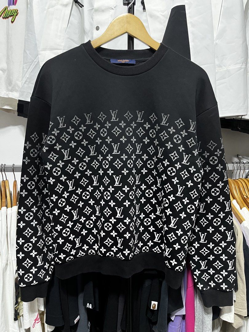 Louis Vuitton Monogram Gradient Black Cotton Sweatshirt (Category: Coats, Jackets and Outerwear) located in Cabuyao City. Submitted by undergroundthrift03 (Listing ID 1470514156, Image 1). Description: LOUIS VUITTON MONOGRAM SWEATER JACKET Brand: Louis Vuitton Dimes: 21 X 25 Colorate: 9.8/10 Condition: 9.8/10 Issue: None Mode of payment: Gcash (Pay now ship now) Mode of shipping: J&t Location: Cabuyao, Laguna.