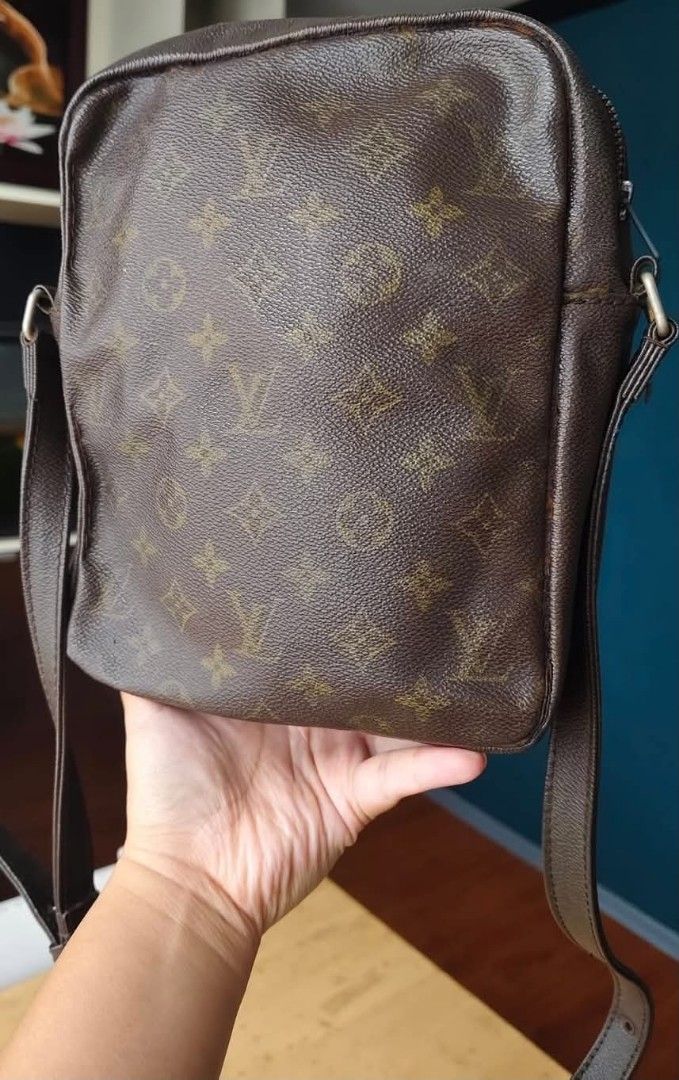 Louis Vuitton Monogram Messenger Crossbody Bag (Category: Luxury Bags & Wallets) located in Manila. Submitted by gutierrez23265 (Listing ID 1470414778, Image 1). Description: - Brand: Louis Vuitton -PROJECT BAG - Design: Classic brown monogram canvas with dark brown trim - Closure: Secure top zip closure - Strap: Adjustable shoulder strap with metallic hardware - Interior: Fabric-lined with convenient slip pocket compartments - Condition: Excelle