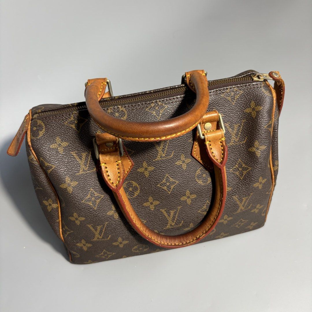 Louis Vuitton Monogram Speedy handbag (Category: Luxury Bags & Wallets) located in Magalang. Submitted by luxgood18 (Listing ID 1470451487, Image 1). Description: Rank ab A pre-owned very good condition with minor, light, or negligible signs of use.