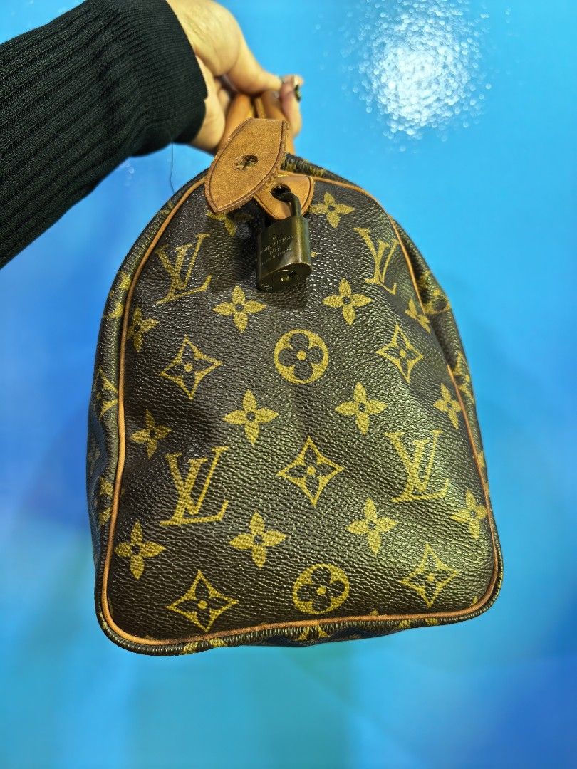 Louis Vuitton Monogram Speedy 25 (Category: Luxury Bags & Wallets) located in Makati City. Submitted by parryz (Listing ID 1470479156, Image 2). Description: Serial Number: SP0051 Measurements: 25W × 19H × 15D cm Interior Pocket: One patch pocket Handles: Double rolled leather handles Closure: Single zip closure Interior Lining: Brown canvas textile Hardware: Gold-tone Kindly check the photos for any flaws or imperfections. No box, dust bag, or k