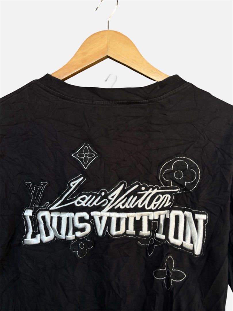 Louis Vuitton Tee (Category: Tshirts & Polo Shirts ) located in Calamba. Submitted by manila.fits (Listing ID 1470351531, Image 3). Description: Louis Vuitton Off Medium Width 20.5 Length 26 Good as new No issue.