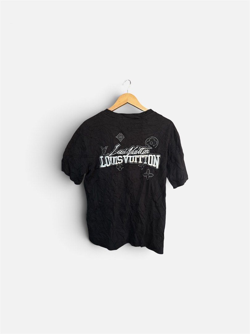 Louis Vuitton Tee (Category: Tshirts & Polo Shirts ) located in Calamba. Submitted by manila.fits (Listing ID 1470351531, Image 1). Description: Louis Vuitton Off Medium Width 20.5 Length 26 Good as new No issue.