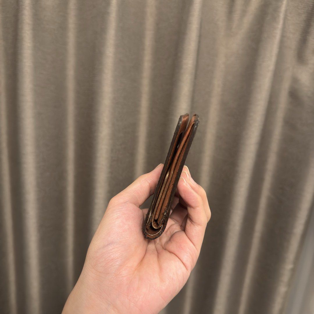 Louis Vuitton vintage passport holder (Category: Luxury Bags & Wallets) located in Quezon City. Submitted by hintstreet (Listing ID 1470517673, Image 2). Description: .
