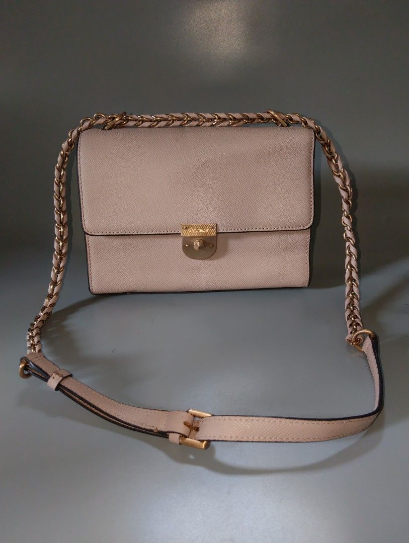 LOVCAT Crossbody Bag — Blush Pink (Category: Shoulder Bags) located in Cagayan de Oro. Submitted by warmbird-f84aab (Listing ID 1470427240, Image 1). Description: Condition: 9/10 — Well-loved, minimal signs of use ✅ No major flaws, clean inside & out Color: Blush nude / soft pink with gold hardware Material: Saffiano leather — durable & easy to clean Features: ✅ Detachable chain + leather strap — wear as crossbody, shoulder bag, or clutch ✅ Twist
