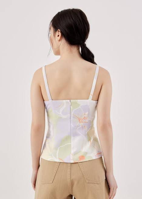 Love Bonito Laureen Bustier Top (Category: Sleeveless) located in Mandaluyong City. Submitted by oliviaoliviar (Listing ID 1470428475, Image 2). Description: HELPING TAGS: mango zara pull bear stradivarius h&m bershka ever new editor’s market brandy melville Good as new! S on tag RFS: not my style anymore, need funds.