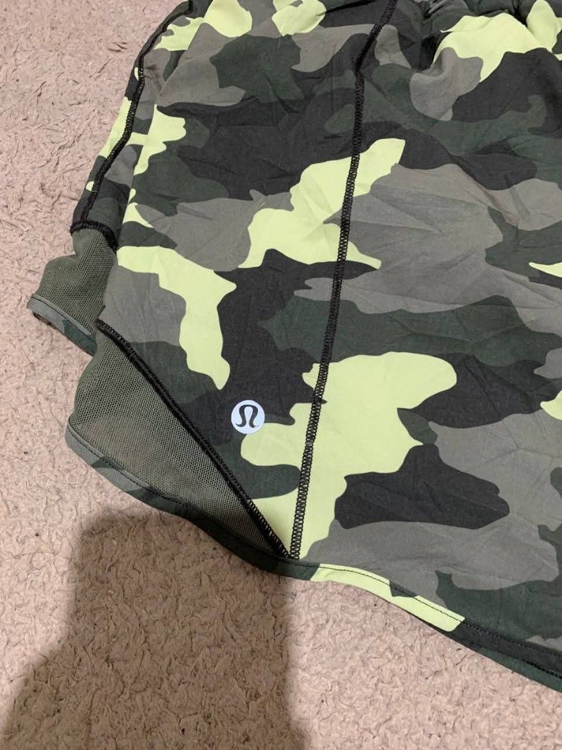 Lululemon (Category: Activewear) located in Bula. Submitted by justinejar75338 (Listing ID 1470487073, Image 3). Description: LULULEMON Shorts Women Hotty Hot Green Camo Running Train Gym size 14 tall as new condition no issue color rate 9.5/10 300 📩📩📩.
