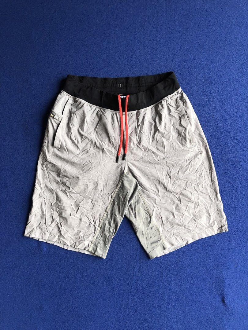 Lululemon Athletic Short (Category: Activewear) located in Sipalay. Submitted by lptulak (Listing ID 1470510242, Image 1). Description: W-28-32 L-19 Good as new No issues 980 only.